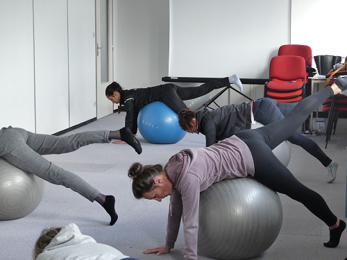 Image : Renforcement musculaire avec swissball